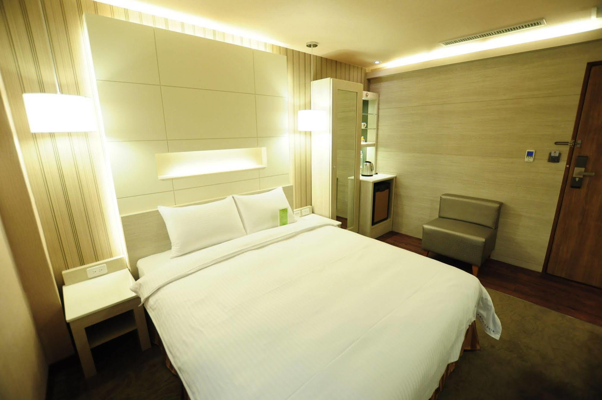 Kindness Hotel - Zhongshan Bade Branch Kaohsiung Exterior photo